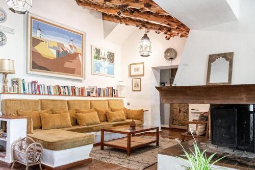 a living room with a couch and a fireplace at Venta del Celemín in Ossa de Montiel