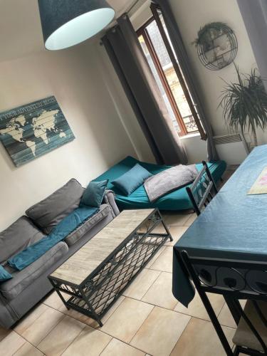 a living room with a couch and a table at Appartement 1 chambre, dieppe centre draps non inclus in Dieppe