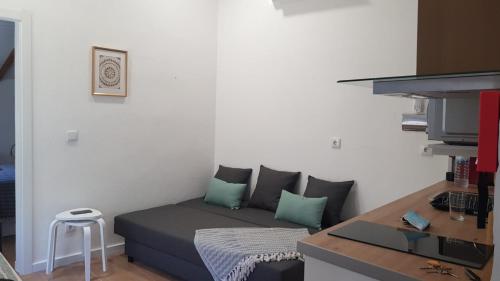 a small room with a bed and a desk at Casa do Judas in Alvares