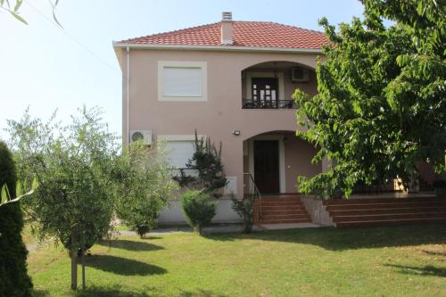 Photo de la galerie de l'établissement Apartman na rijeci Cijevni, à Podgorica