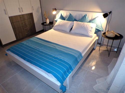 Postel nebo postele na pokoji v ubytování Artemis suites