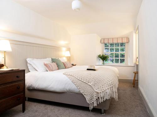 Ένα ή περισσότερα κρεβάτια σε δωμάτιο στο Little How