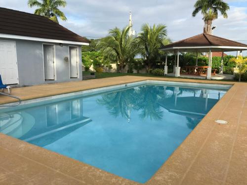 Kolam renang di atau dekat dengan Newly built , Sweet Oasis
