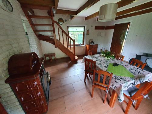 a kitchen and dining room with a table and chairs at Domki Niesiołowice in Niesiołowice