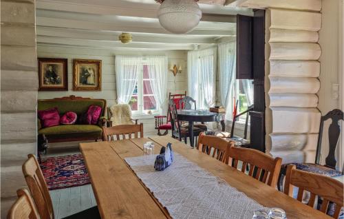 Ruang duduk di Gorgeous Home In Marnardal With Wifi