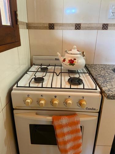 a white stove with a pot on top of it at Cabañas La Suyana in Tafí del Valle