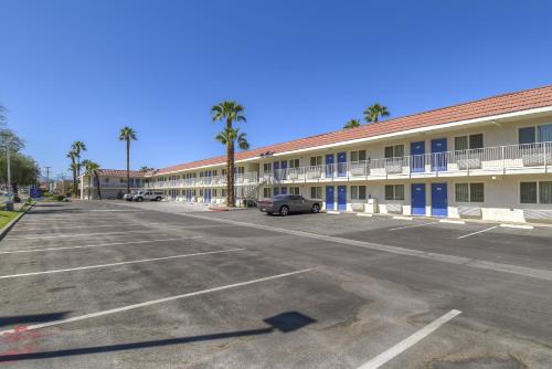 an empty parking lot in front of a hotel at Motel 6-Rancho Mirage, CA - Palm Springs in Rancho Mirage