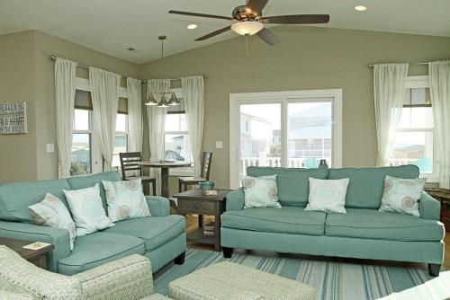 Gallery image of Porpoise Driven Life by Oak Island Accommodations in Oak Island