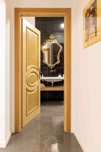 a hallway with a gold door and a mirror at B&B Cantiere dell'anima - Rooms of art in Trapani