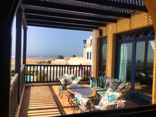 Μπαλκόνι ή βεράντα στο Maison Oualidia Vue sur Mer-Jardins de la Lagune