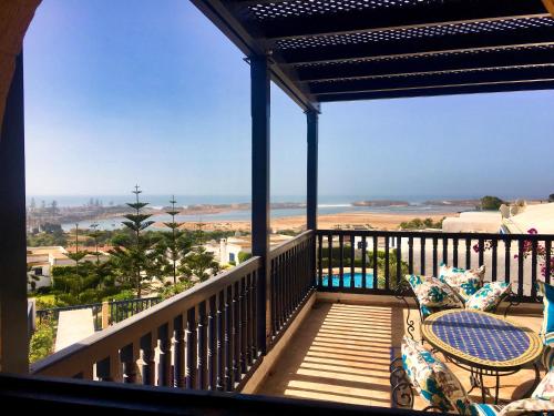 Μπαλκόνι ή βεράντα στο Maison Oualidia Vue sur Mer-Jardins de la Lagune
