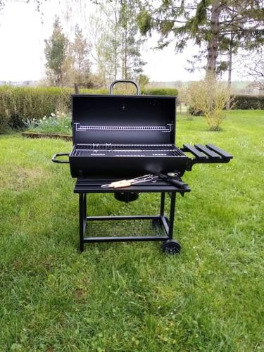 Kemudahan BBQ tersedia untuk tetamu di rumah percutian