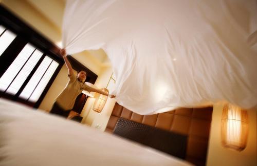 Ένα ή περισσότερα κρεβάτια σε δωμάτιο στο InterContinental Hanoi Westlake by IHG