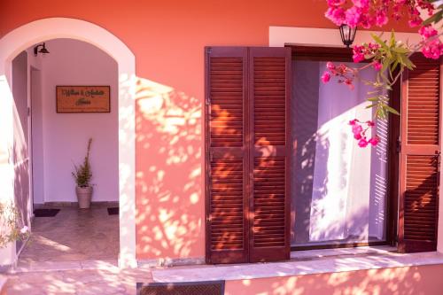 Gallery image of Wilson & Andrew House - Boho Bliss in (( Sgoúrna ))