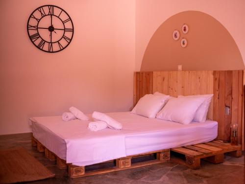 A bed or beds in a room at Wilson & Andrew House - Boho Bliss