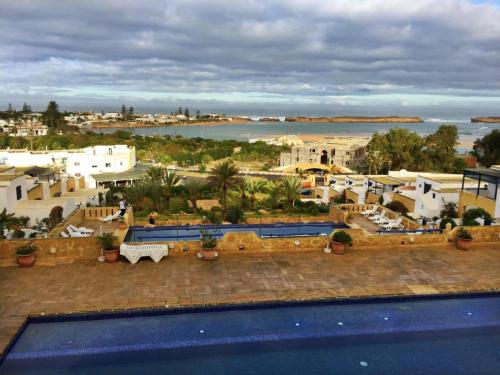 Πισίνα στο ή κοντά στο Maison Oualidia Vue sur Mer-Jardins de la Lagune