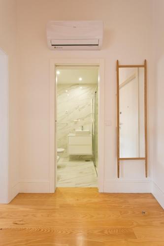 BOUTIQUE Rentals-THE ALMA Apt w/ balcony