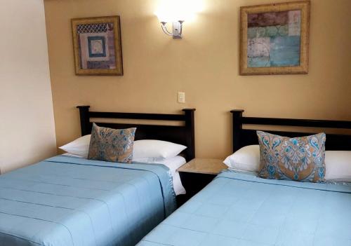En eller flere senger på et rom på Hotel Catedral