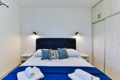 Postel nebo postele na pokoji v ubytování Luxury villa with pool,jacuzzi and sauna03 - by TA Leut Agency