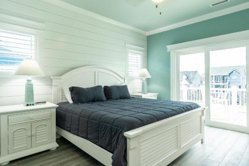 Katil atau katil-katil dalam bilik di Wait N Sea by Oak Island Accommodations