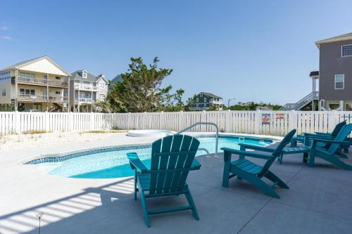 Kolam renang di atau dekat dengan Wait N Sea by Oak Island Accommodations