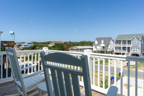 Balkoni atau teres di Wait N Sea by Oak Island Accommodations