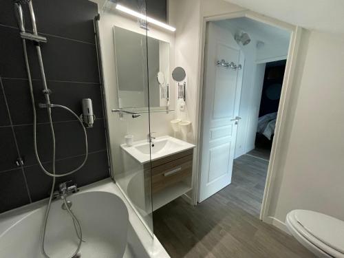 Koupelna v ubytování Maison de campagne entièrement climatisée avec grand jardin