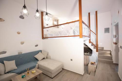A seating area at Primrose Apartments