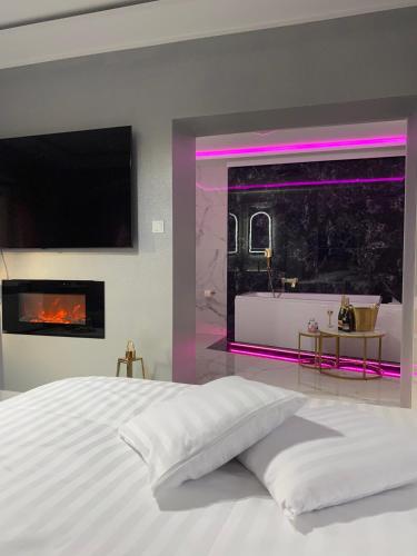 a bedroom with a large bed and a fireplace at Apartament "Prezydencki" Centrum z dużą wanną dla Dwojga in Gniezno