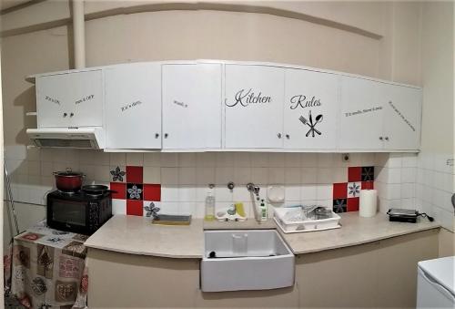 Una cocina o kitchenette en G & G guesthouse II