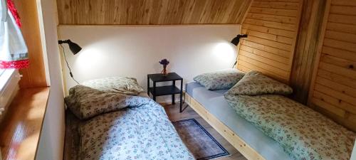 Postel nebo postele na pokoji v ubytování Koča Kresnica