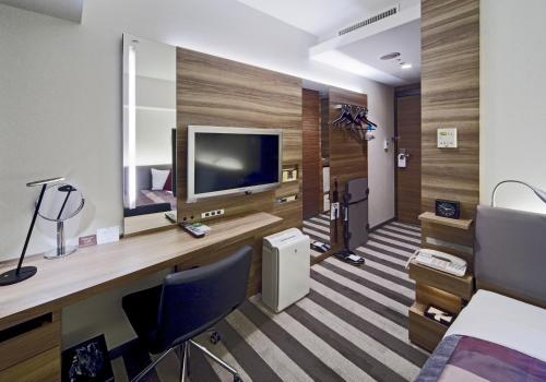 an office with a desk and a tv in a room at Tokyo Green Palace in Tokyo