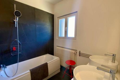 Een badkamer bij Very pleasant single-storey villa for 6 people