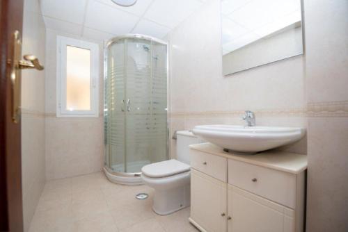 Et badeværelse på APARTAMENTO PISCIS LITORAL