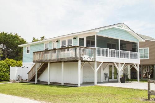Imagen de la galería de Sunkissed 2 by Oak Island Accommodations, en Oak Island