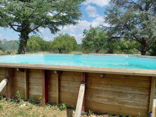 Swimmingpoolen hos eller tæt på Maison au calme sur une propriété de 40 hectares