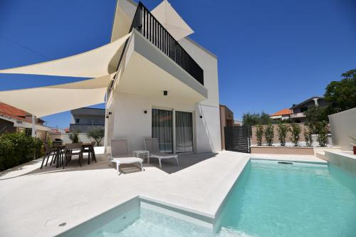 Villa Abyss