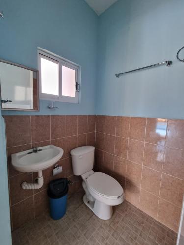 a bathroom with a toilet and a sink at Casa La Paz 3 in Puerto Escondido