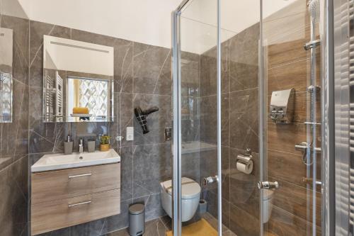 Un baño de Luxury Boutique Pension