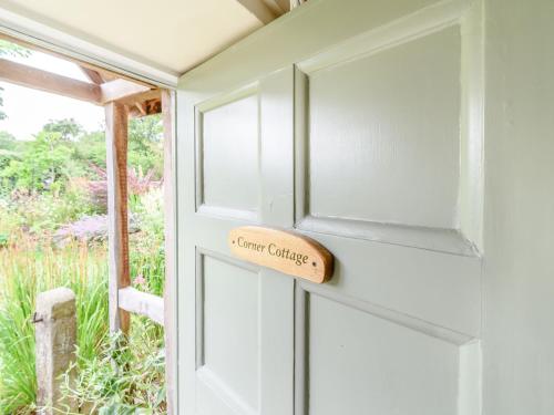 Corner Cottage – Photos 3