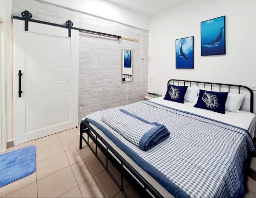 a bedroom with a bed and a sliding door at 527 BeachHouse l 5 bedroom with swimming pool - 3min walk to the beach in Tanjung Bungah