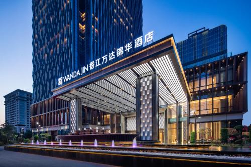 a building with a sign on the side of it at Wanda Jin Xiangjiang Dingzhou in Dingzhou