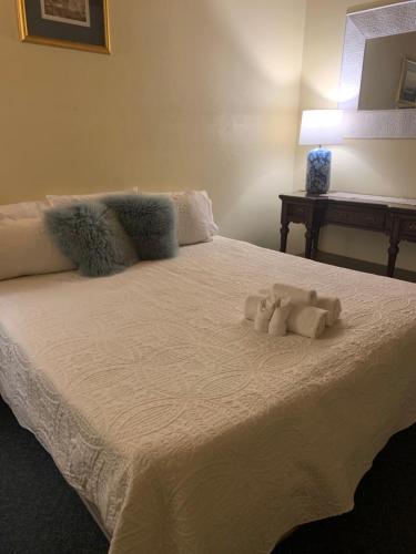 a bedroom with a bed with a stuffed animal on it at Temora Motel in Temora