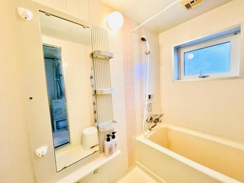Ванная комната в Yellow House Niseko