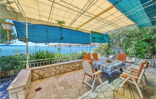 Lovely Home In Okrug Gornji With Wifi