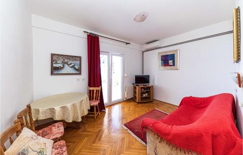 Lovely Home In Okrug Gornji With Wifi