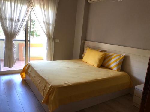 Garden View! Seaside Apartment - Image 9
