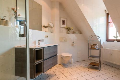 Koupelna v ubytování Nele Nelsson Hus, Landhaus Haven Höövt