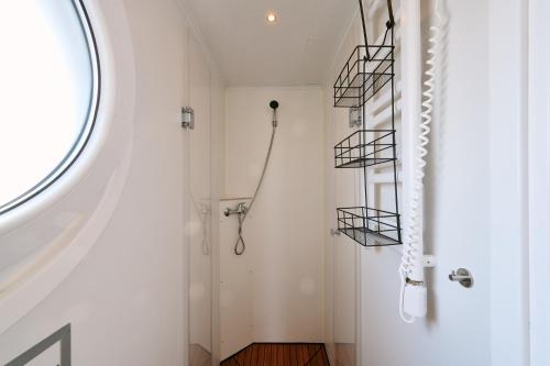 Ένα μπάνιο στο Luxurious Houseboat - Zen