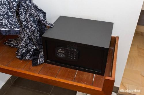 a microwave oven sitting on a wooden bench at Siem Reap Tevi Residence in Siem Reap
